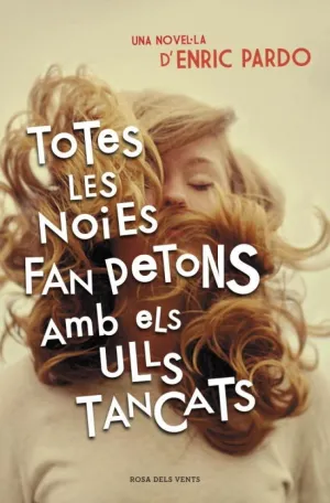TOTES LES NOIES FAN PETONS AMB ELS ULLS TANCATS